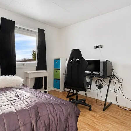 Apartment Stor Naer Flyplass, Buss Og *