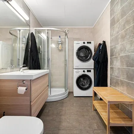 Apartment Stor Naer Flyplass, Buss Og Tromso
