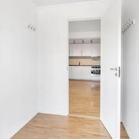 Stor Naer Flyplass, Buss Og Apartment Tromso