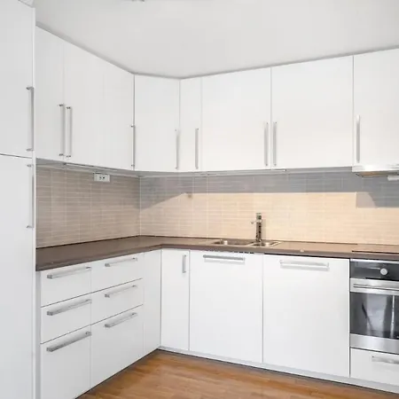 Apartment Stor Naer Flyplass, Buss Og *