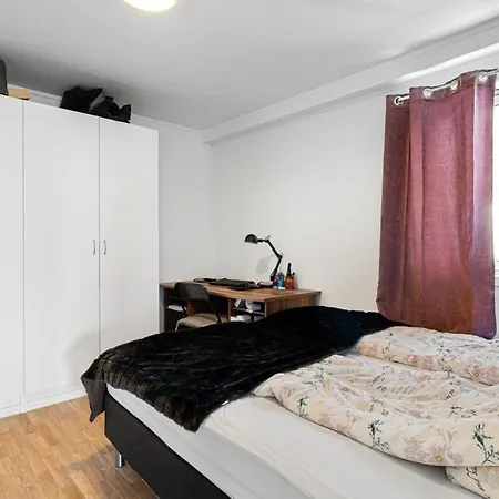 Stor Naer Flyplass, Buss Og Apartment Tromso