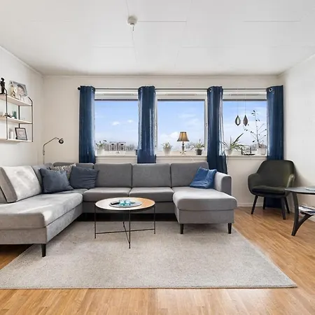 Apartment Stor Naer Flyplass, Buss Og *