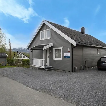 Apartment Stor Naer Flyplass, Buss Og Tromso