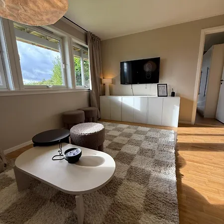 Stor Naer Flyplass, Buss Og Appartement