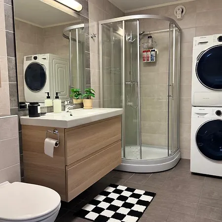 Apartamento Stor Naer Flyplass, Buss Og *