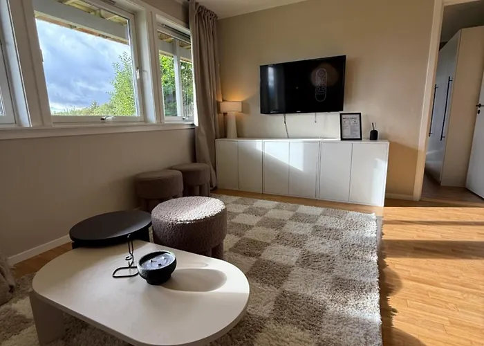 Stor Naer Flyplass, Buss Og Appartement